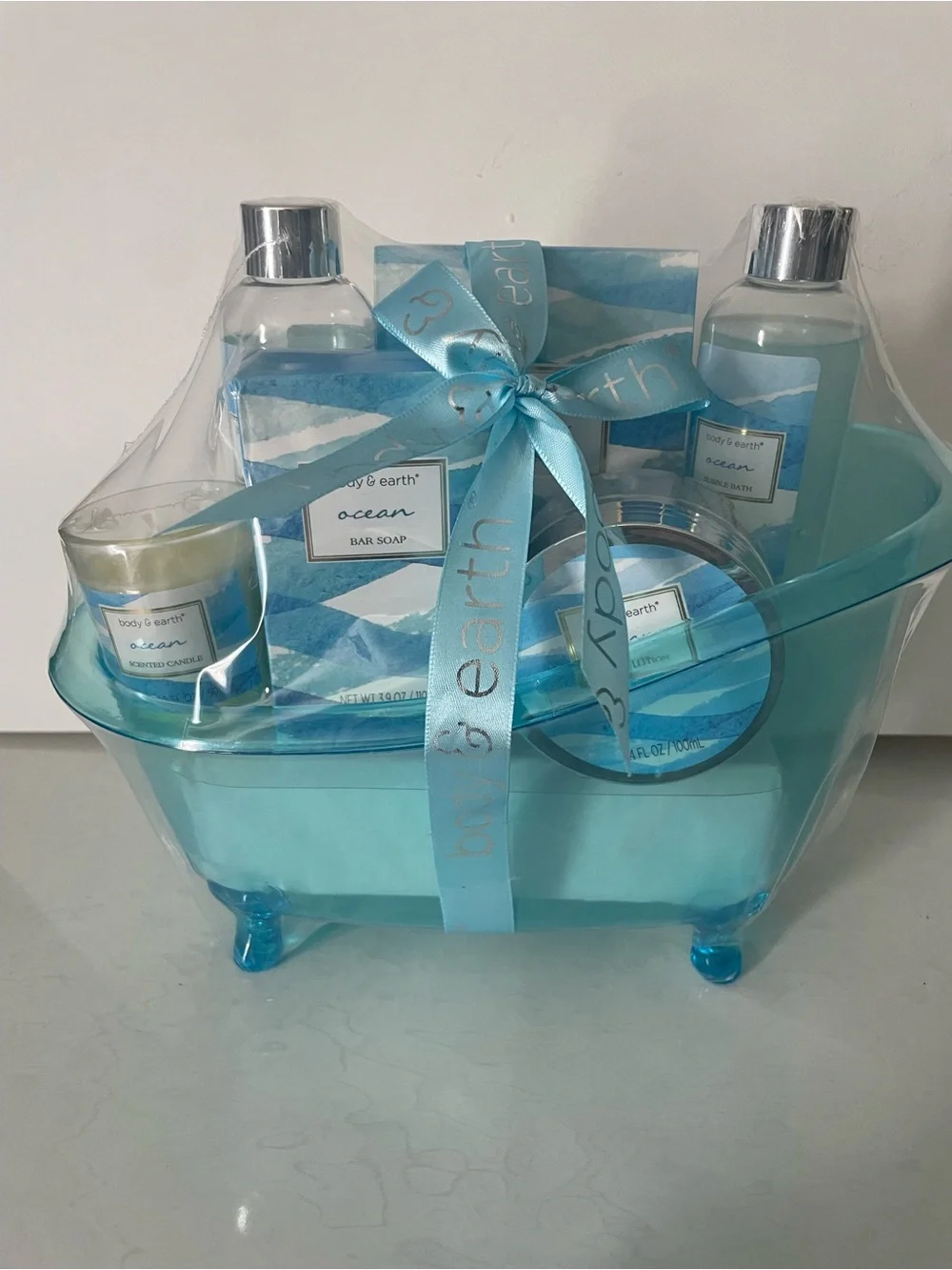 Body & Earth Ocean Bath Gift Set in Light Blue